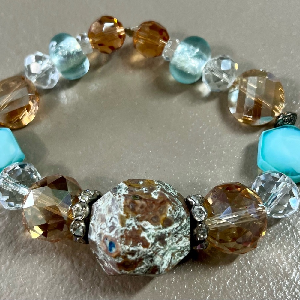 Elastic brown and turquoise bracelet
